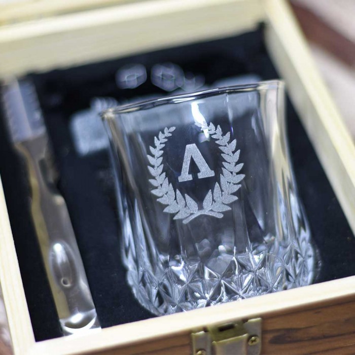 Engraved drinking glass in a wooden gift set box